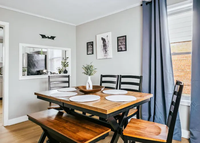 Holiday home Charming & Cozy Getaway - A Heroic Awaits! *