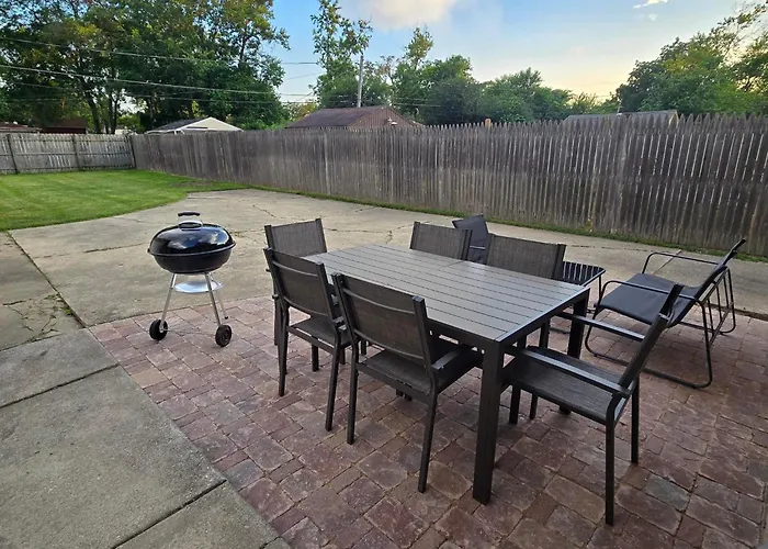 Charming & Cozy Getaway - A Heroic Awaits! Holiday home Homewood