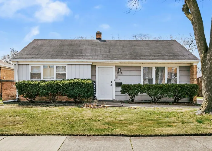 Charming & Cozy Getaway - A Heroic Awaits! * Homewood