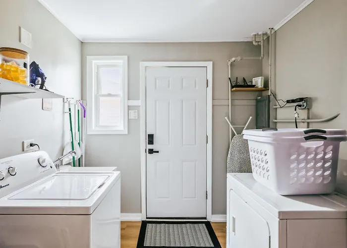 Charming & Cozy Getaway - A Heroic Awaits! Holiday home Homewood