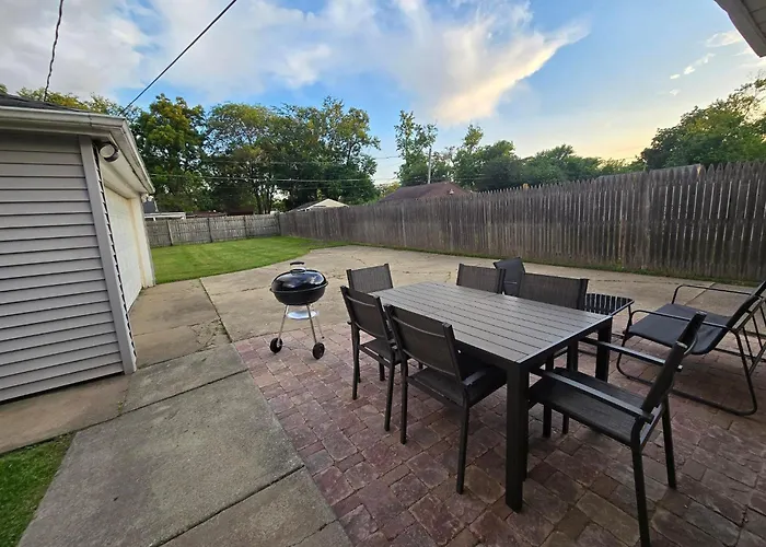 Charming & Cozy Getaway - A Heroic Awaits! Homewood