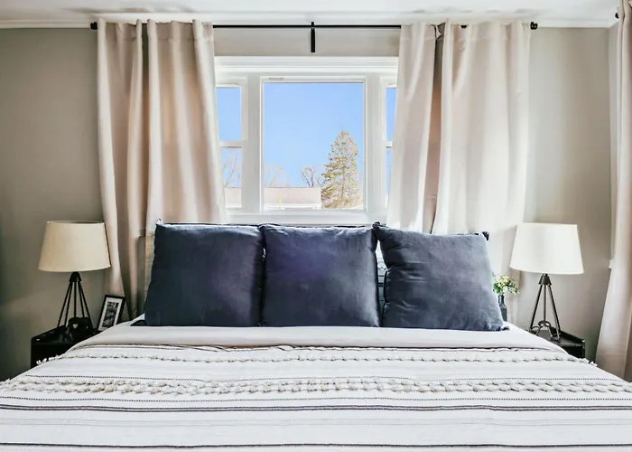 Charming & Cozy Getaway - A Heroic Awaits!